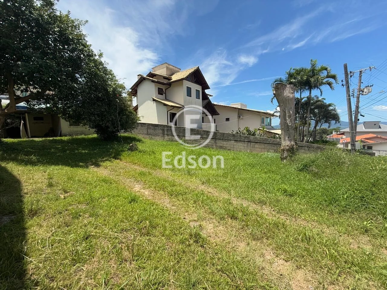 Terreno em Ponta de Baixo, São José. 0 quartos, 378m². Imagem 2 de 5