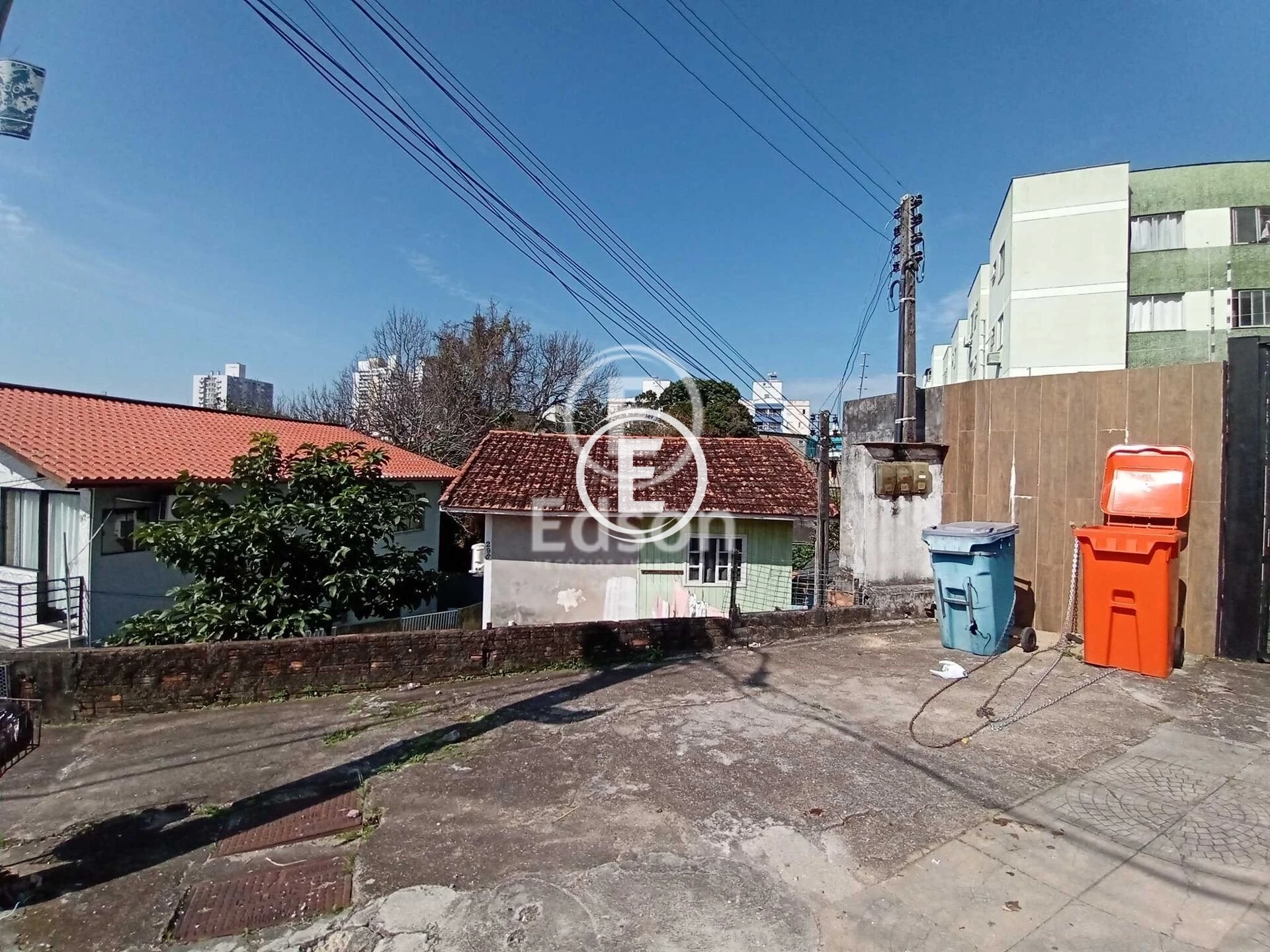 Terreno em Capoeiras, Florianópolis. 0 quartos, 593m². Imagem 2 de 7