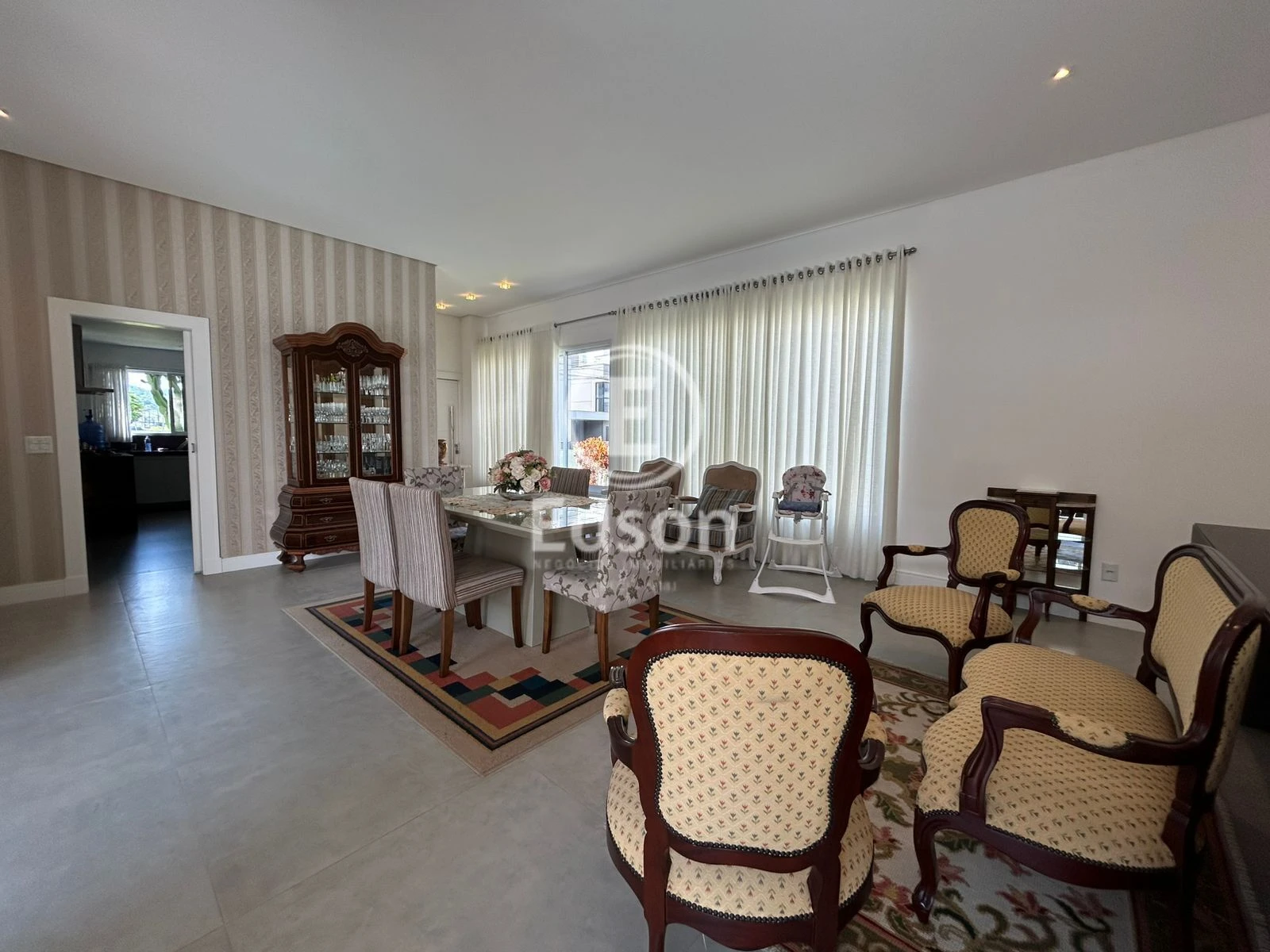 Casa em Pedra Branca, Palhoça. 4 quartos, 257m². Imagem 2 de 15