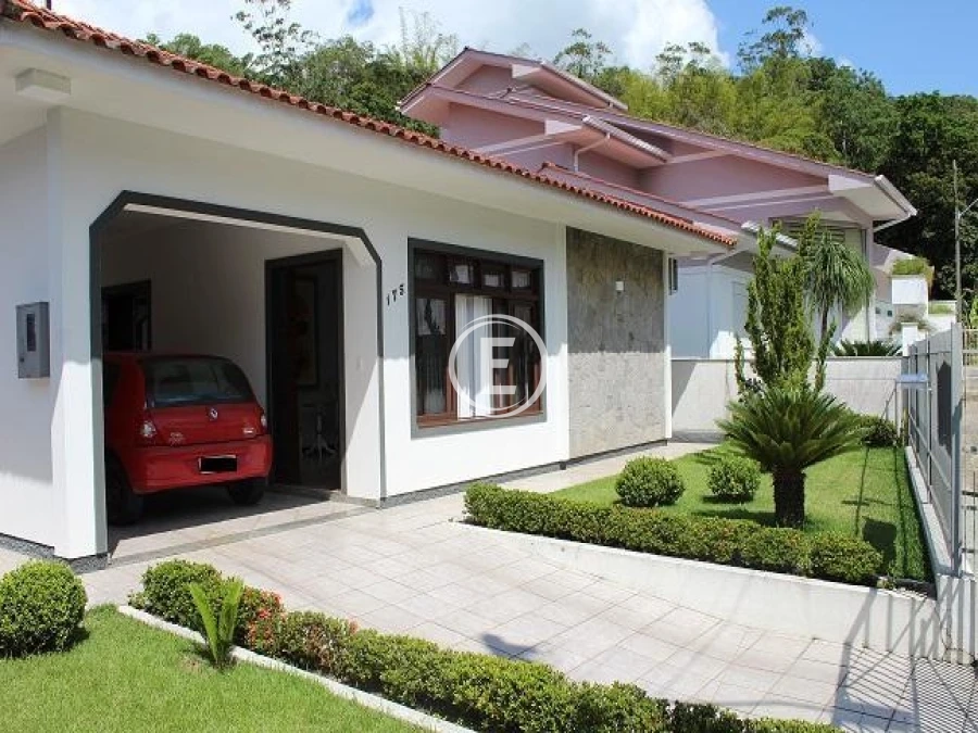 Casa em Centro, Santo Amaro da Imperatriz. 2 quartos, 176m². Imagem 2 de 15