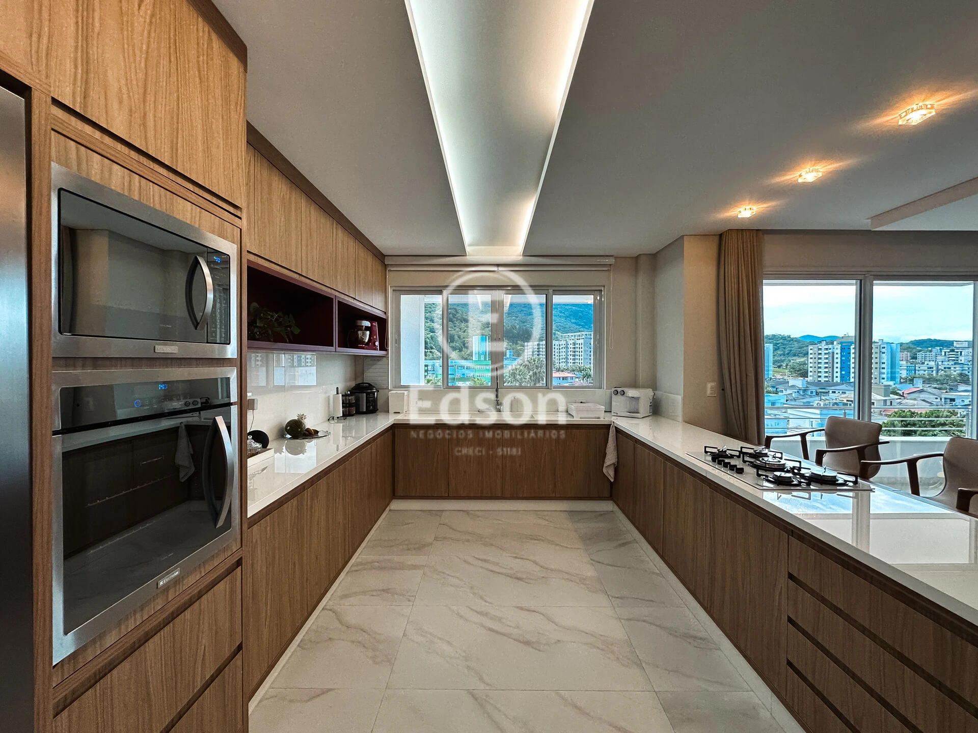 Casa em Pedra Branca, Palhoça. 4 quartos, 350m². Imagem 3 de 15