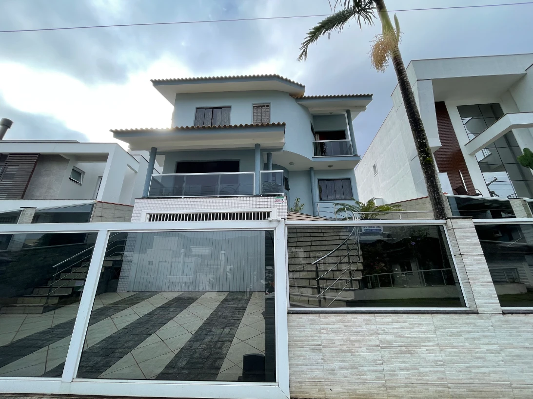 Casa em Pedra Branca, Palhoça. 4 quartos, 236m². Imagem 1 de 32