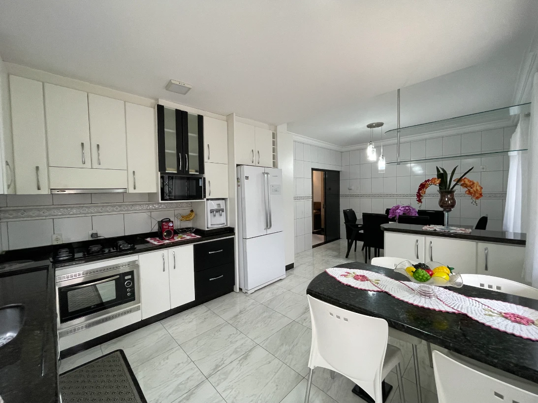 Casa em Pedra Branca, Palhoça. 4 quartos, 236m². Imagem 10 de 32