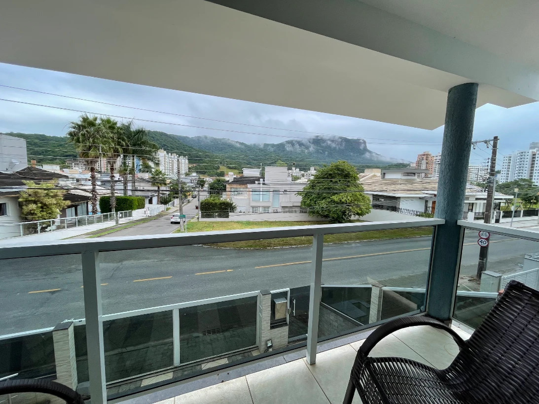 Casa em Pedra Branca, Palhoça. 4 quartos, 236m². Imagem 2 de 32