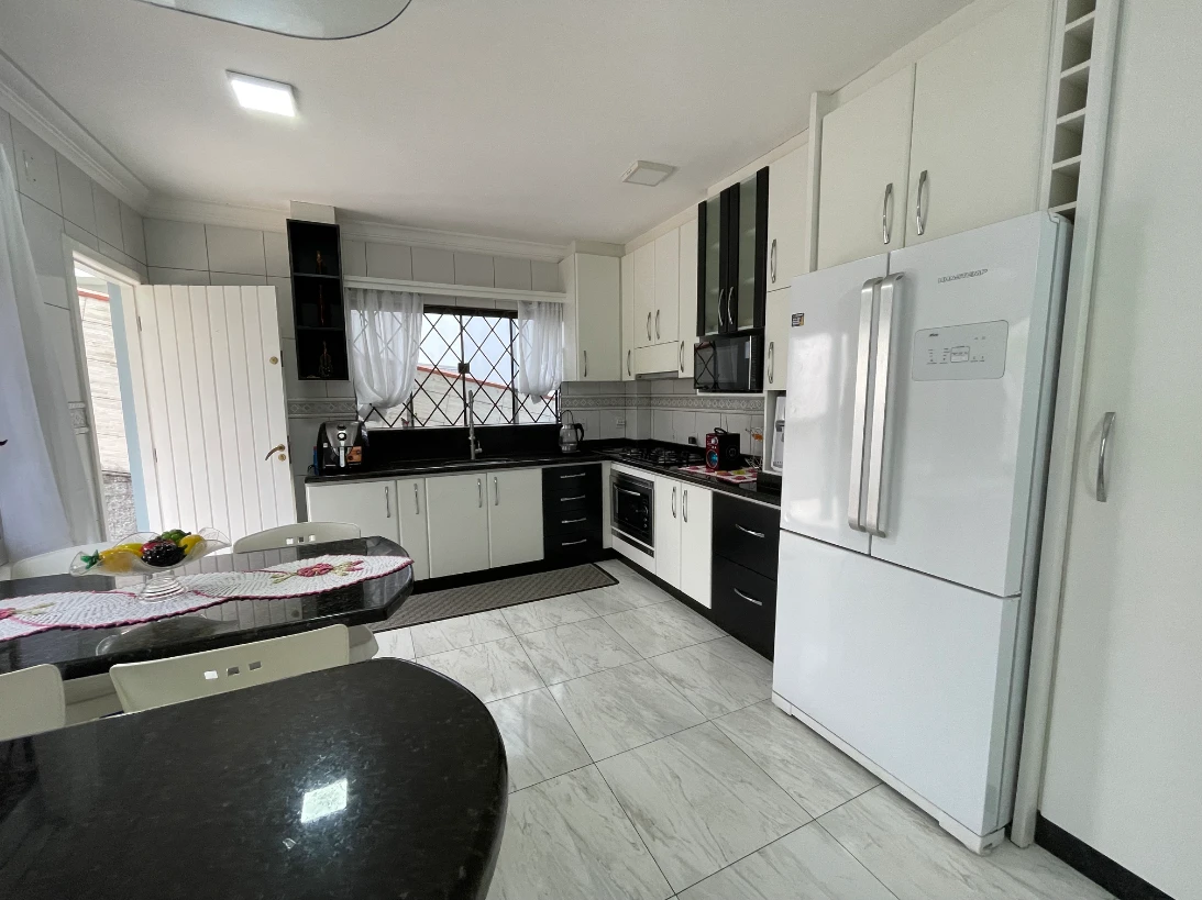 Casa em Pedra Branca, Palhoça. 4 quartos, 236m². Imagem 6 de 32