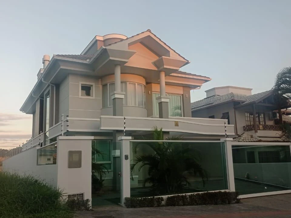 Casa em Pedra Branca, Palhoça. 3 quartos, 300m². Imagem 1 de 13