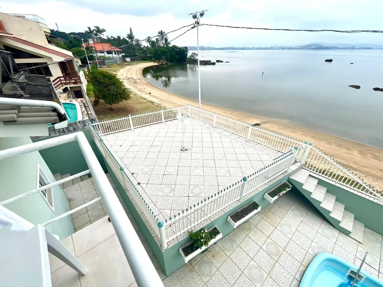 Casa em Ponta de Baixo, São José. 3 quartos, 227m². Imagem 3 de 13
