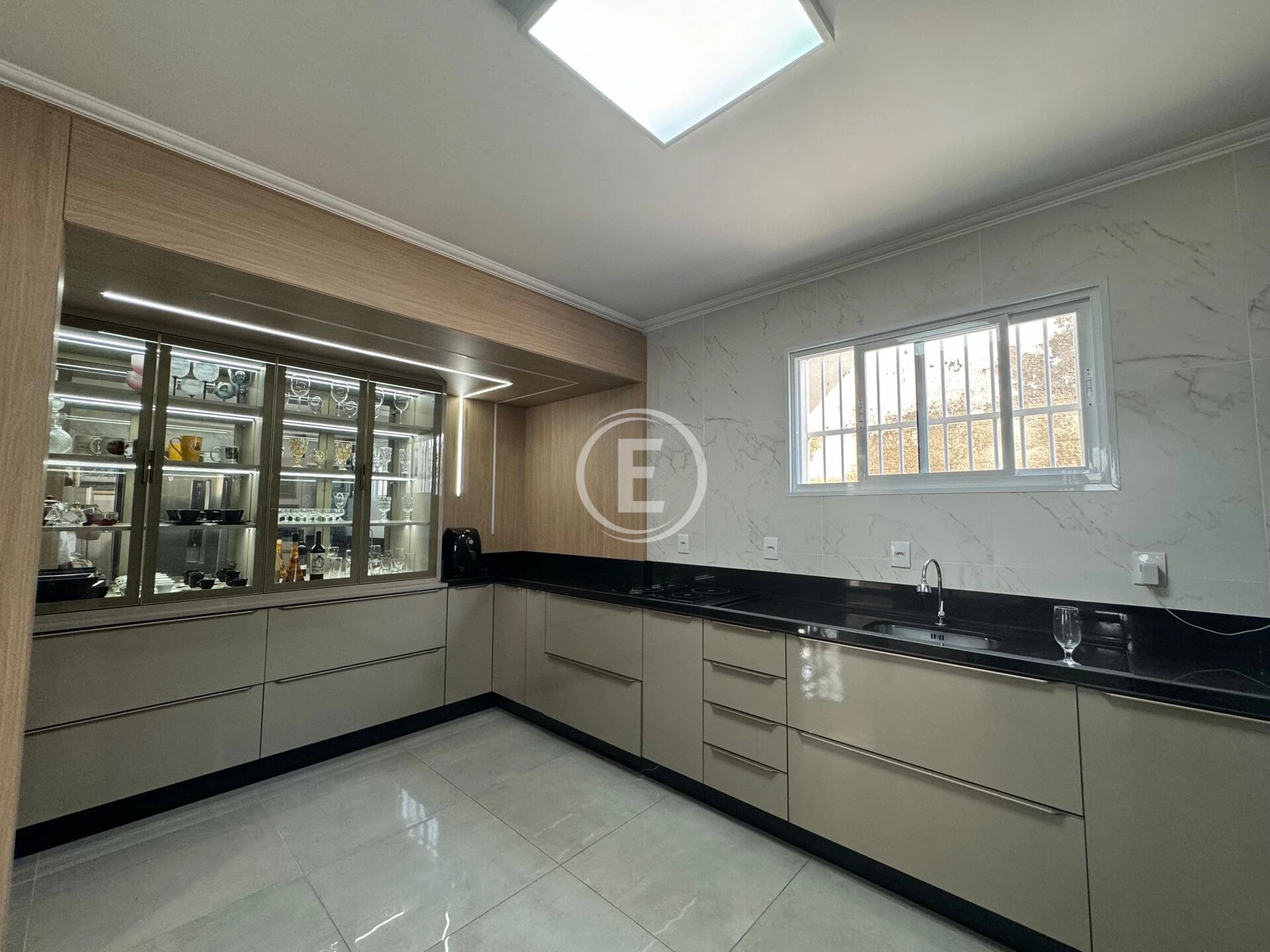 Casa em Pagani, Palhoça. 4 quartos, 404m². Imagem 3 de 11