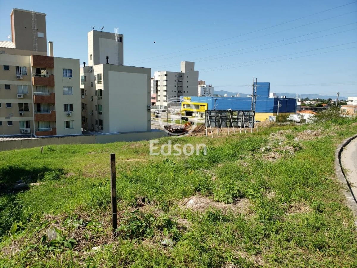 Terreno em Pagani, Palhoça. 0 quartos, 1110m². Imagem 2 de 4