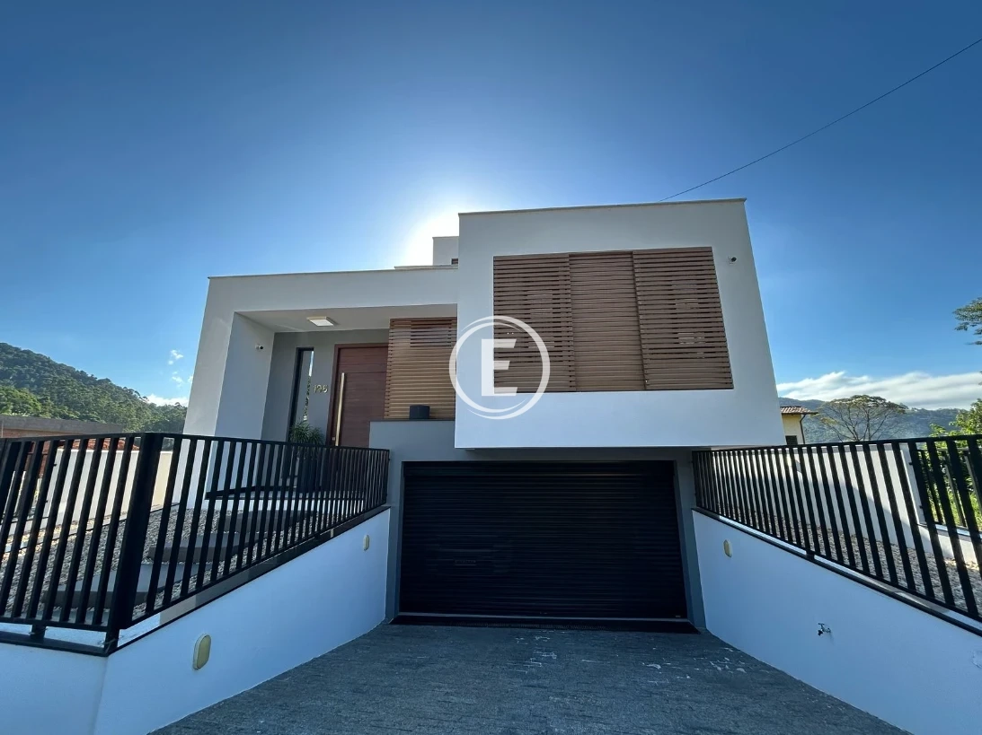 Casa em Centro, Águas Mornas. 3 quartos, 327m². Imagem 1 de 15