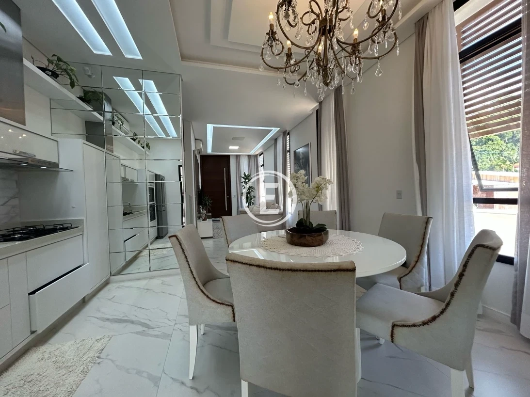 Casa em Centro, Águas Mornas. 3 quartos, 327m². Imagem 3 de 15