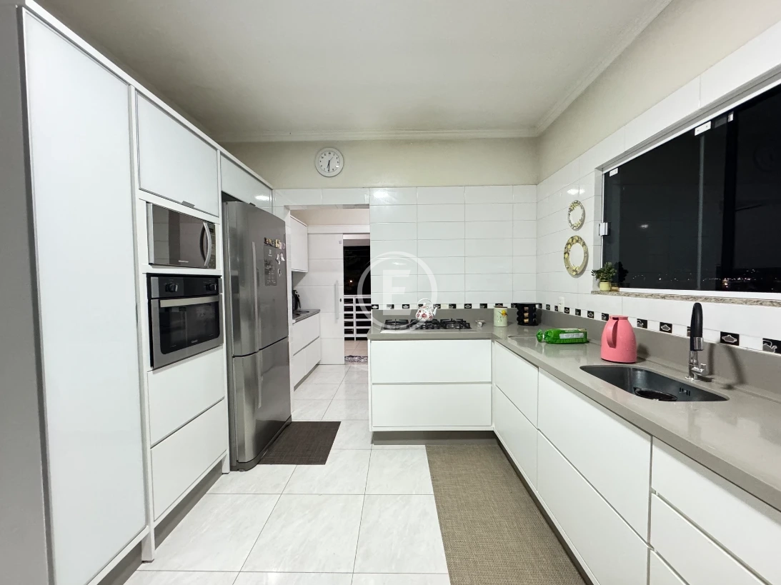 Casa em Aririú, Palhoça. 3 quartos, 230m². Imagem 8 de 15