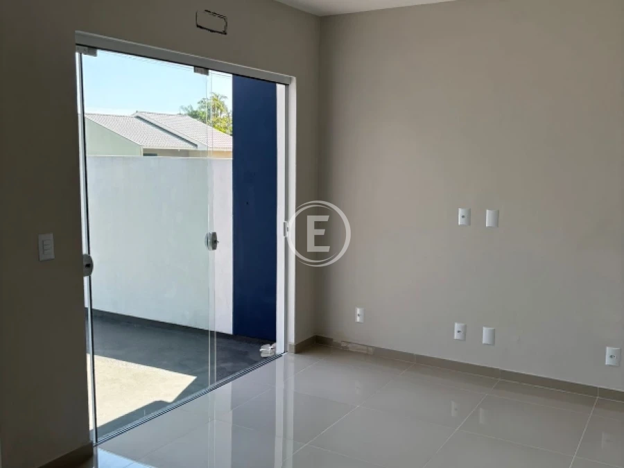 Casa Geminada em , . 2 quartos, 48m². Imagem 2 de 9
