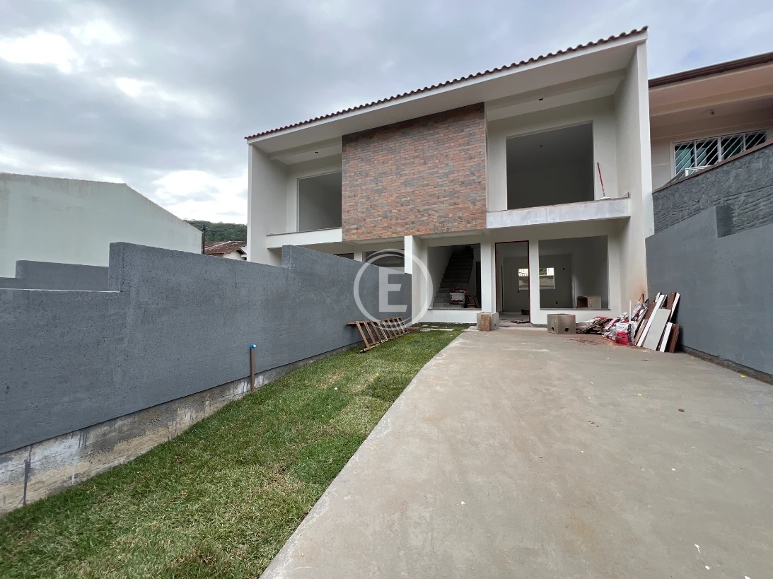 Sobrado Geminado em , . 2 quartos, 81m². Imagem 1 de 6