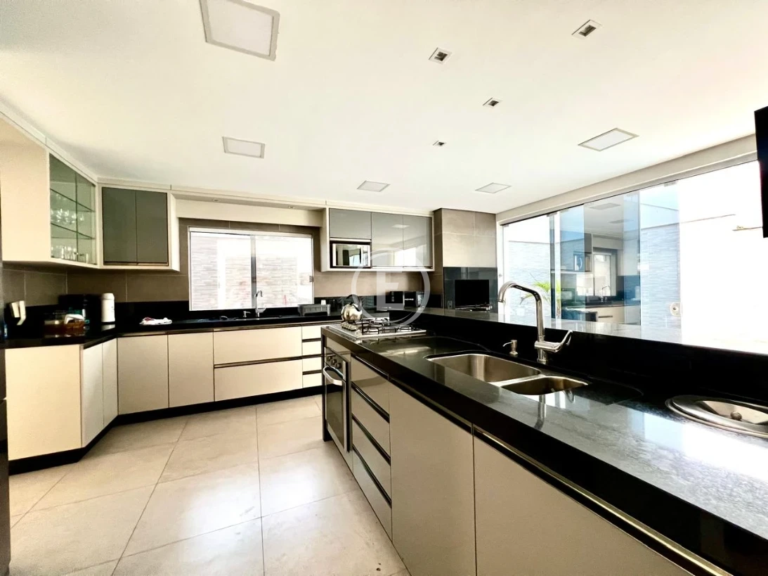 Casa em Pedra Branca, Palhoça. 3 quartos, 292m². Imagem 3 de 17