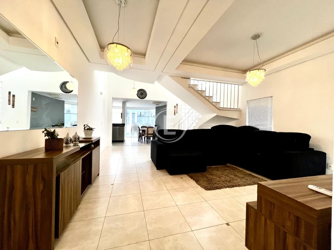 Casa em Pedra Branca, Palhoça. 3 quartos, 292m². Imagem 2 de 17