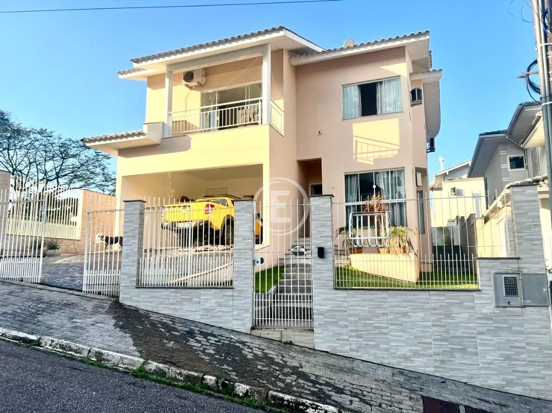 Casa em Pedra Branca, Palhoça. 3 quartos, 292m². Imagem 1 de 17