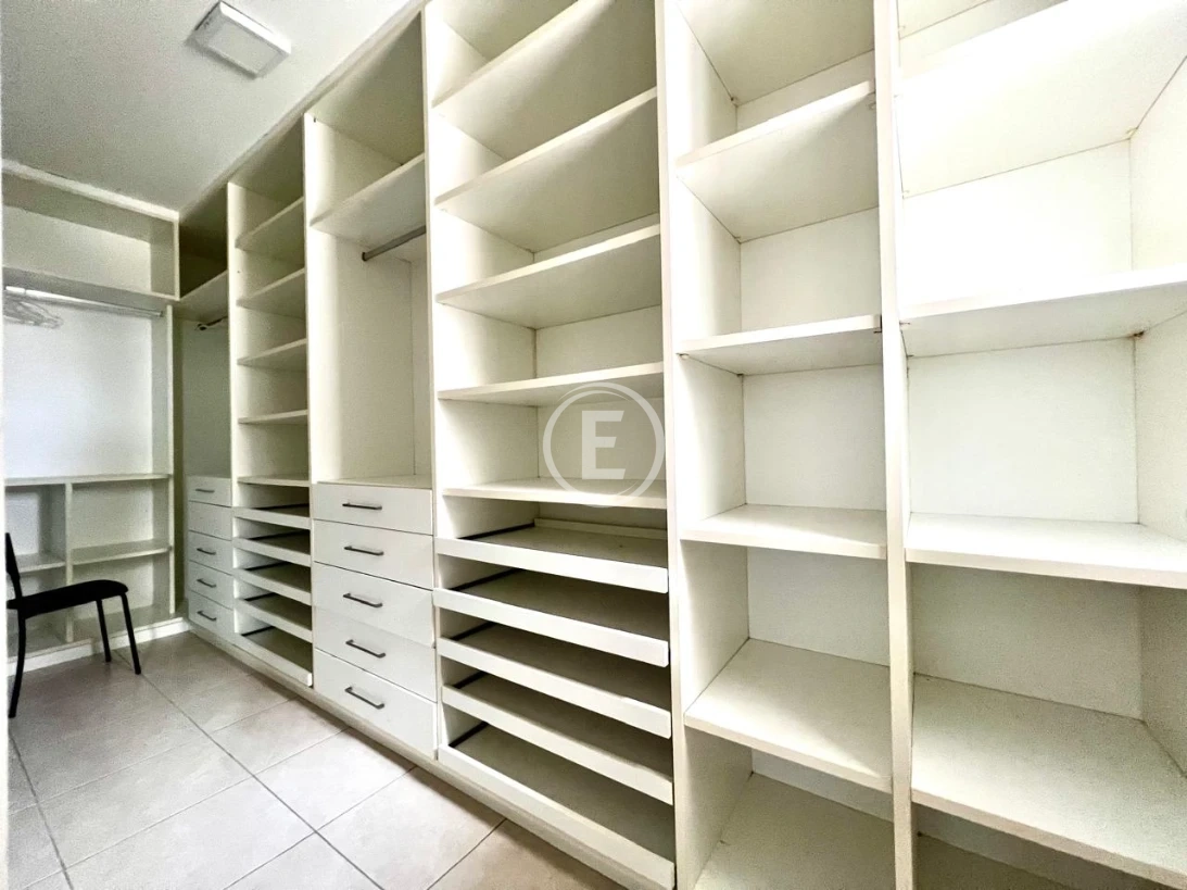 Casa em Pedra Branca, Palhoça. 3 quartos, 292m². Imagem 8 de 17