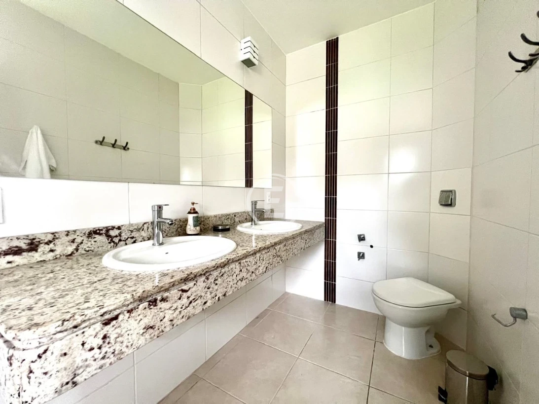 Casa em Pedra Branca, Palhoça. 3 quartos, 292m². Imagem 9 de 17