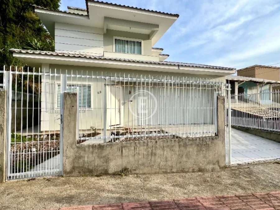 Casa em Forquilhinha, São José. 3 quartos, 195m². Imagem 1 de 20