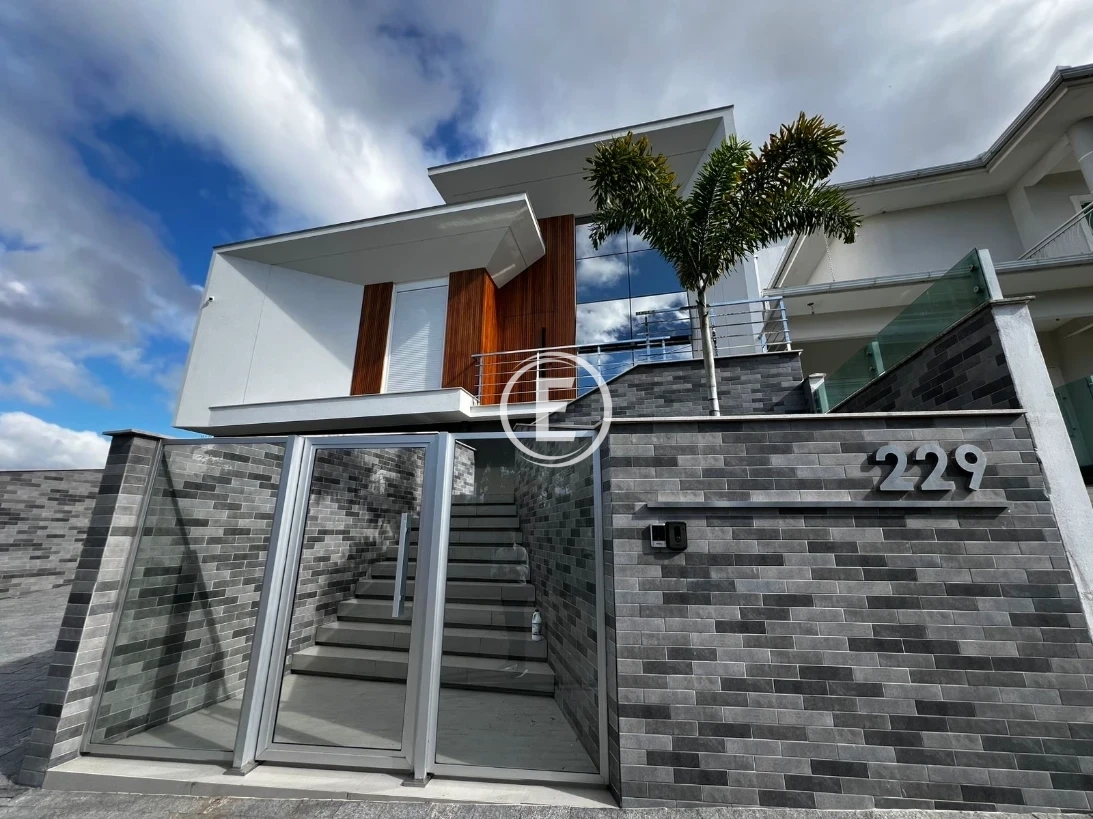 Casa em Pedra Branca, Palhoça. 3 quartos, 240m². Imagem 1 de 14