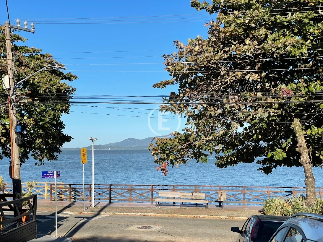 Terreno em Ponta de Baixo, São José. 0 quartos, 0m². Imagem 1 de 11
