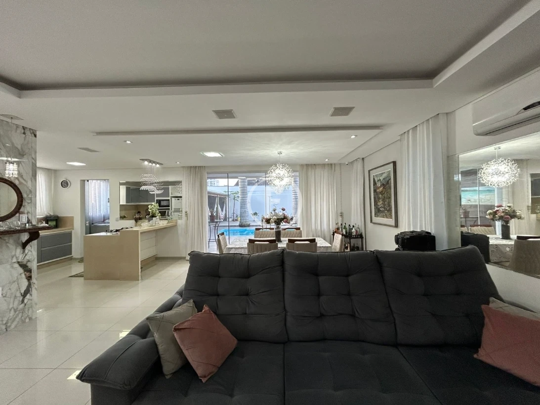 Casa em Pedra Branca, Palhoça. 3 quartos, 280m². Imagem 2 de 22