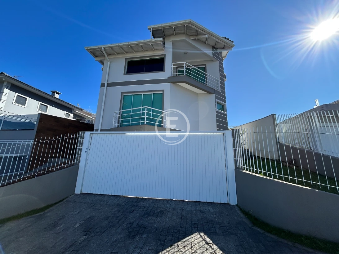 Casa em Pedra Branca, Palhoça. 3 quartos, 233m². Imagem 1 de 21