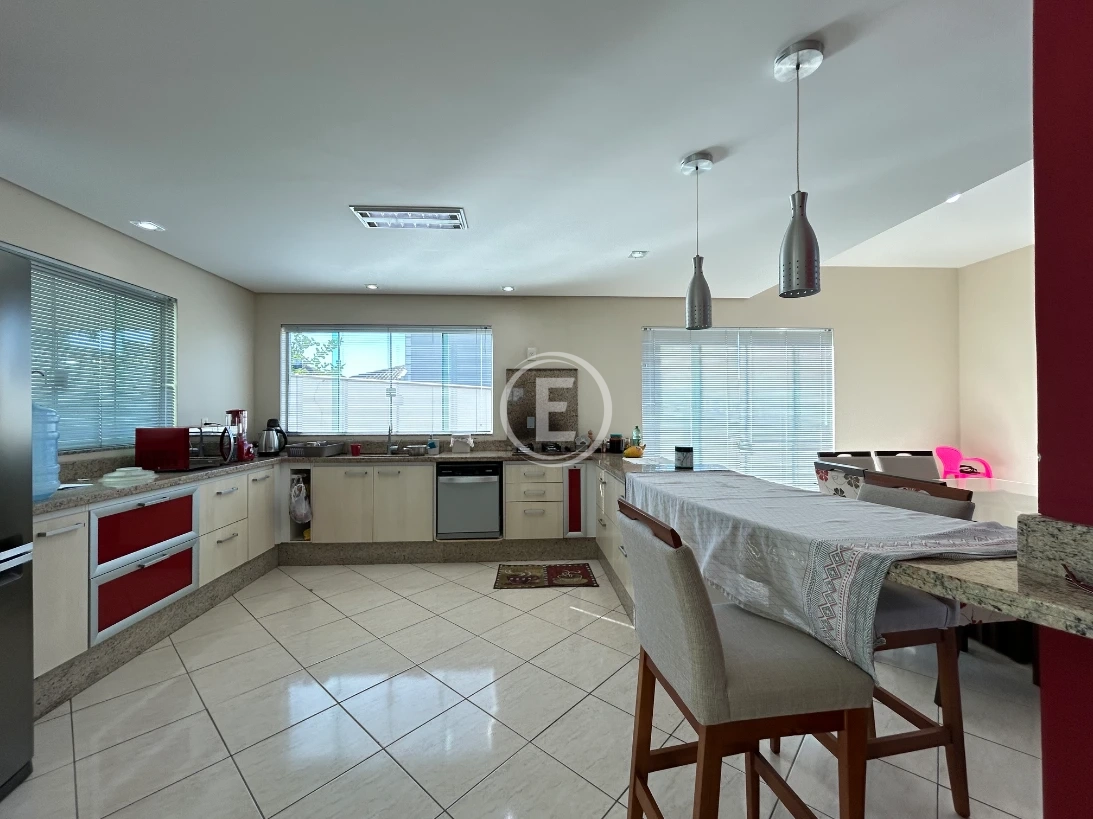 Casa em Pedra Branca, Palhoça. 3 quartos, 233m². Imagem 4 de 21