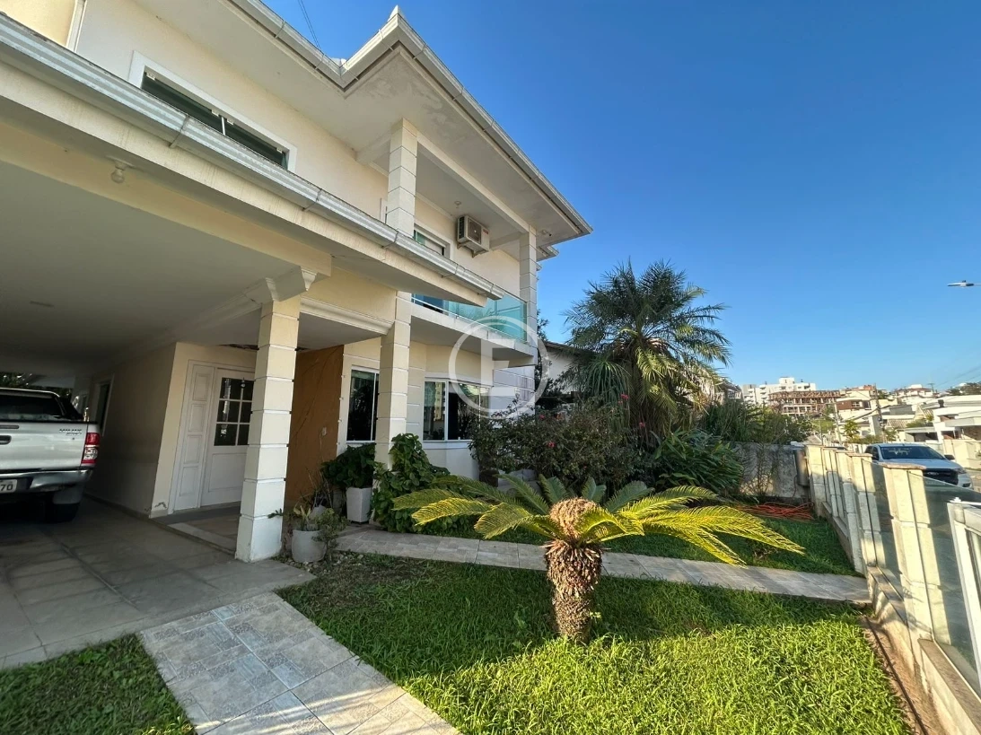 Casa em Pedra Branca, Palhoça. 3 quartos, 300m². Imagem 1 de 22