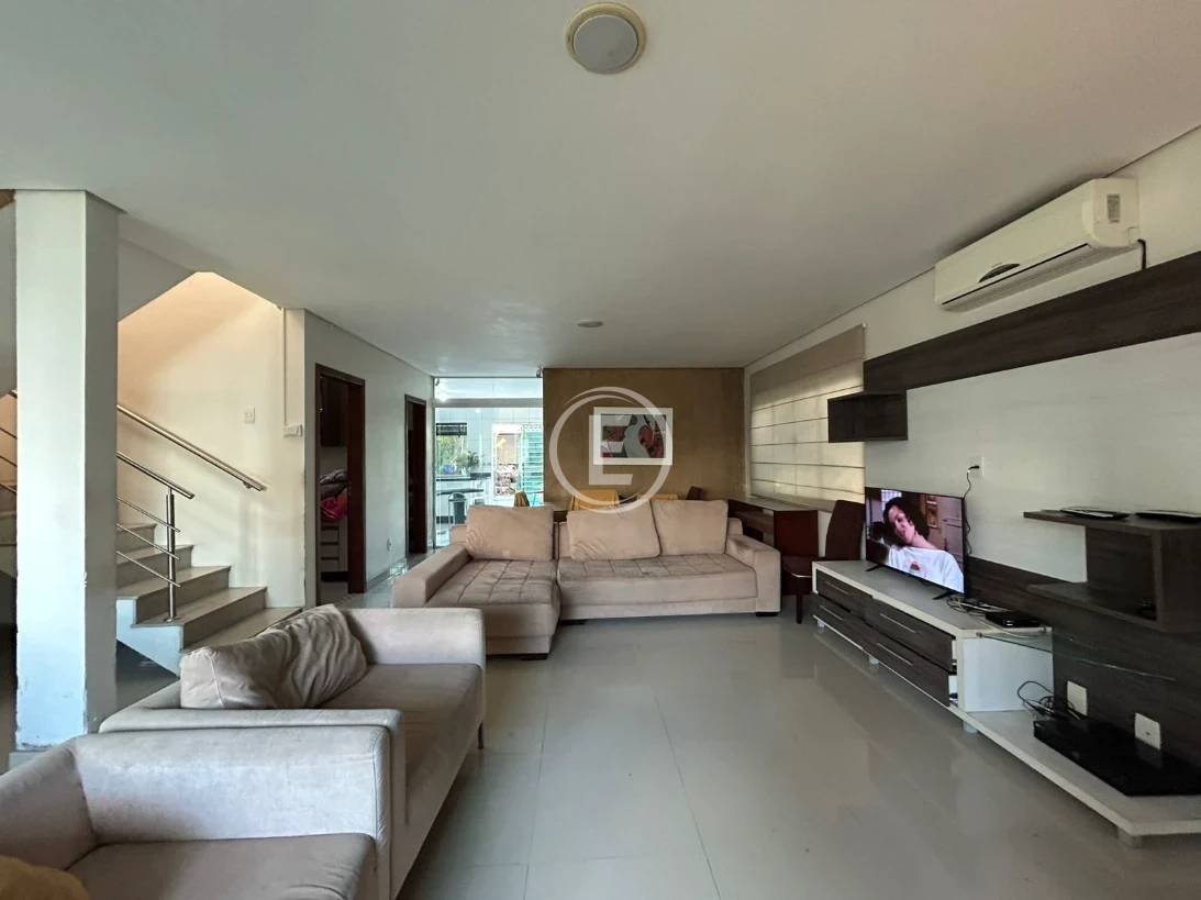 Casa em Pedra Branca, Palhoça. 3 quartos, 300m². Imagem 2 de 22