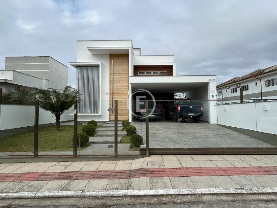 Casa em Pedra Branca, Palhoça. 3 quartos, 300m². Imagem 1 de 18