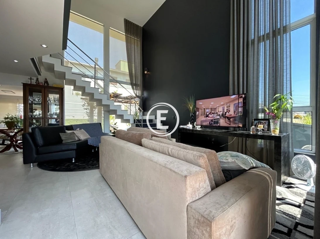 Casa em Pedra Branca, Palhoça. 4 quartos, 320m². Imagem 2 de 20