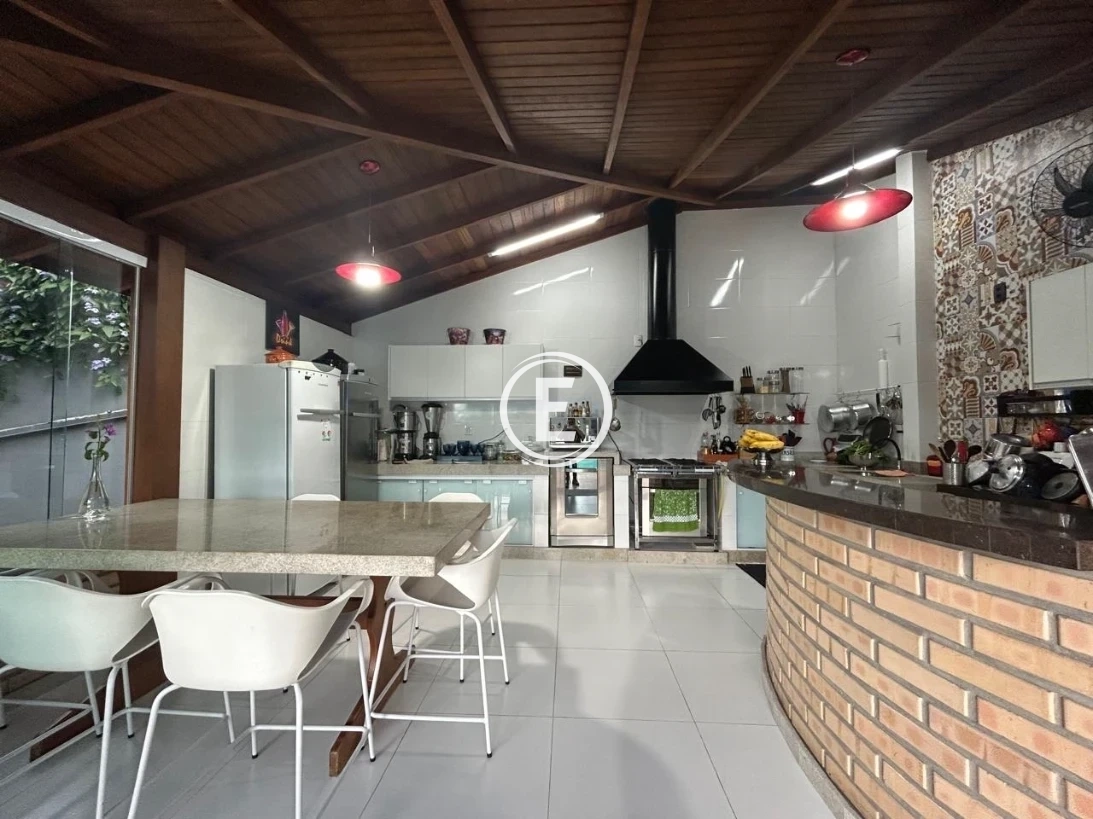 Casa em Pedra Branca, Palhoça. 4 quartos, 320m². Imagem 16 de 20