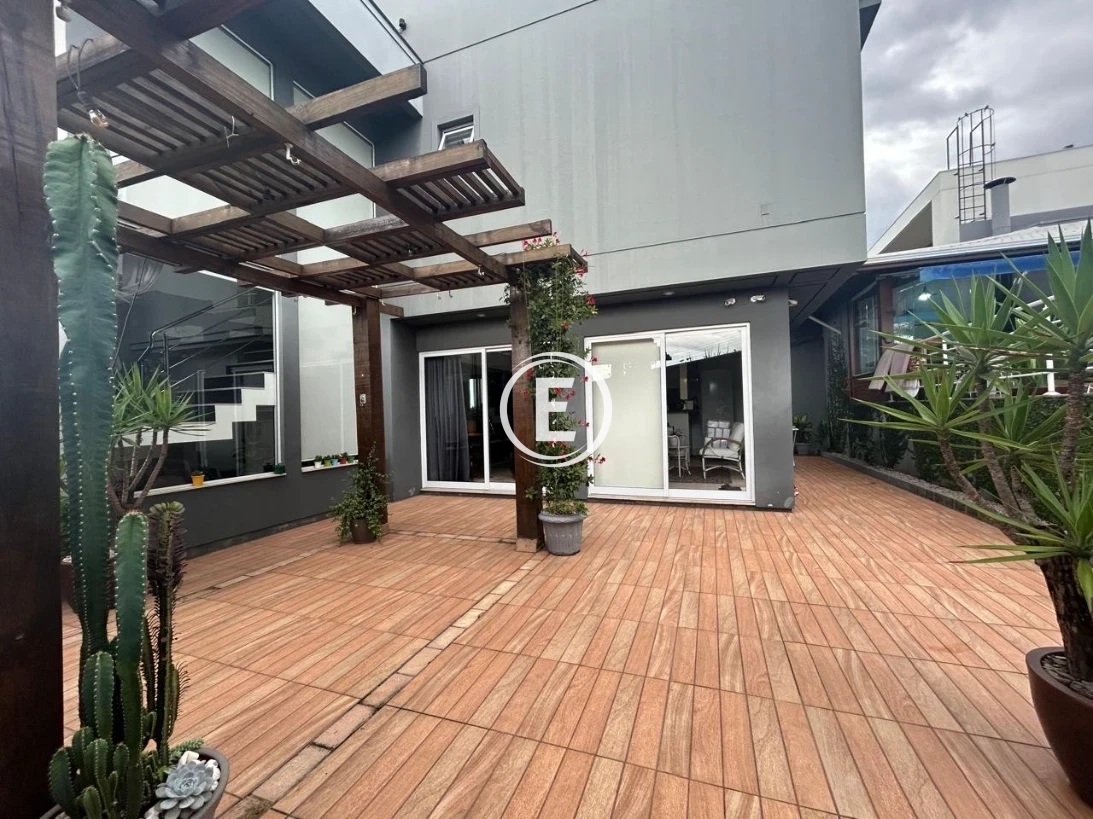 Casa em Pedra Branca, Palhoça. 4 quartos, 320m². Imagem 1 de 20