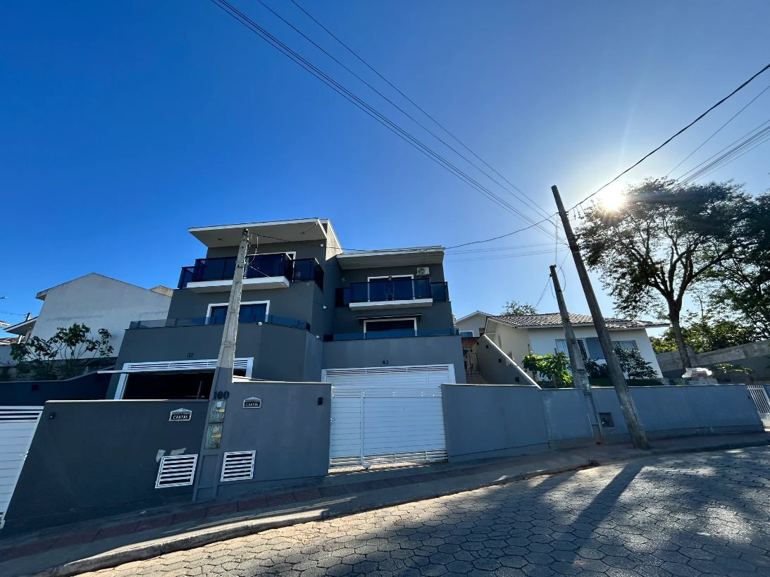 Sobrado Geminado em Aririú, Palhoça. 3 quartos, 209m². Imagem 1 de 17