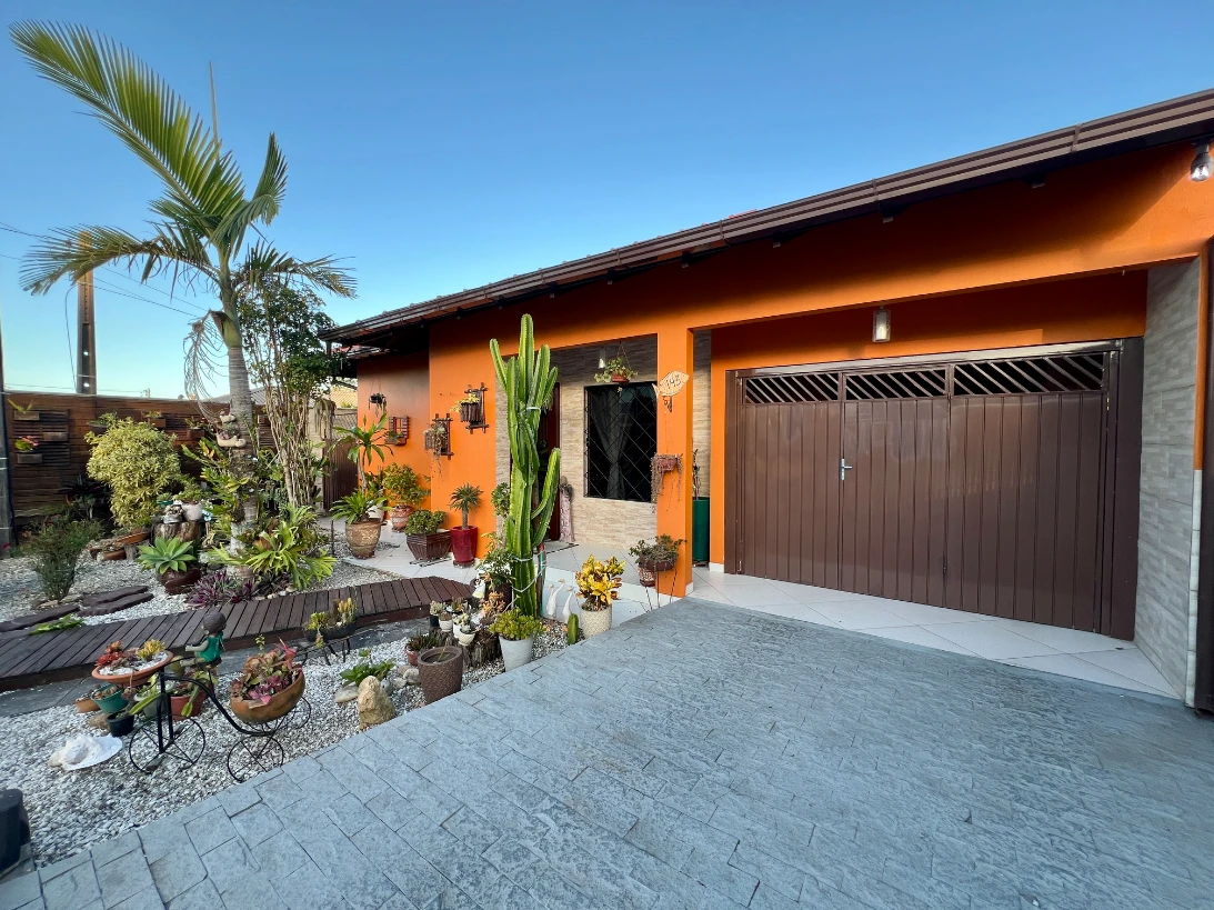 Casa em Bom Viver, Biguaçu. 3 quartos, 177m². Imagem 2 de 27