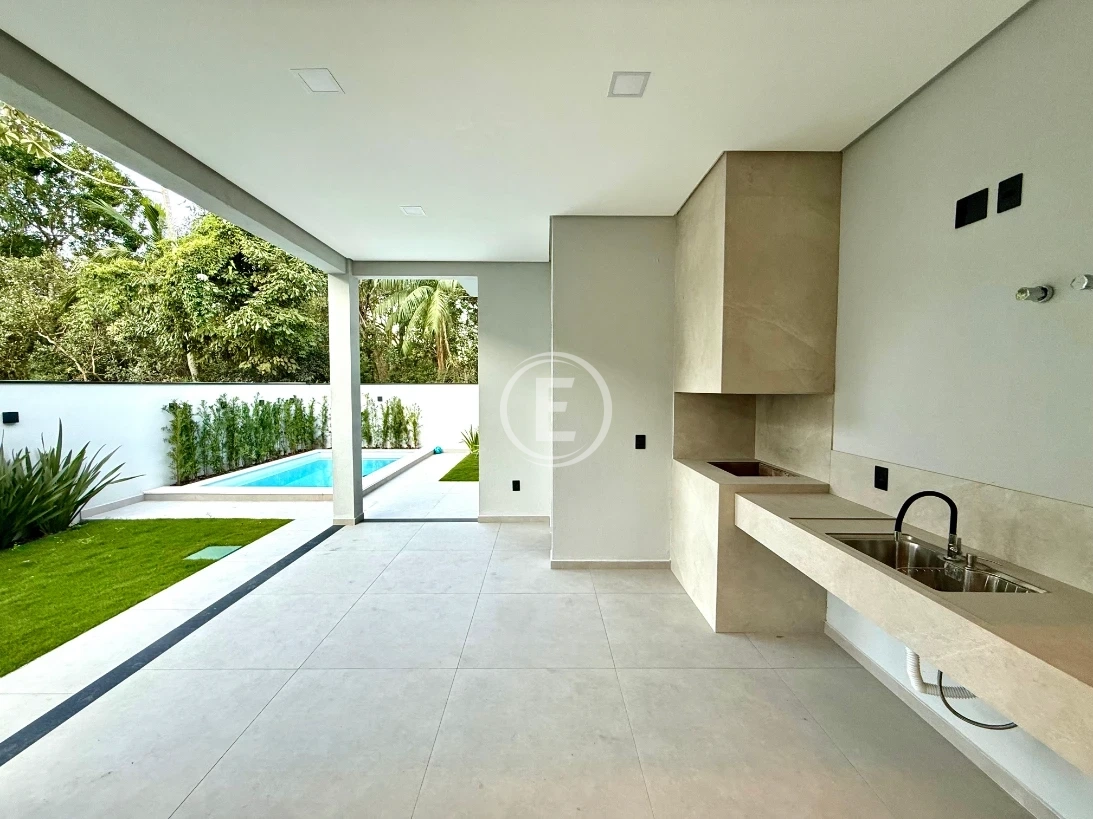 Casa em Sertão do Maruim, São José. 3 quartos, 210m². Imagem 5 de 12