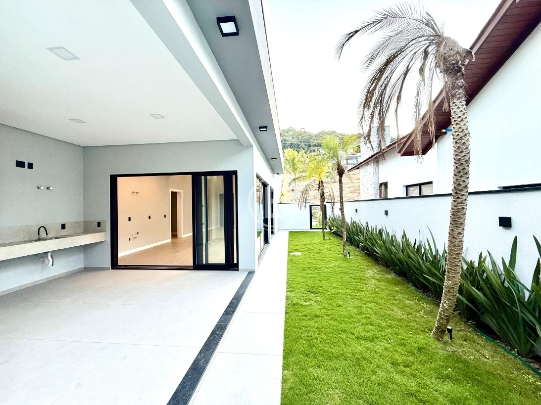 Casa em Sertão do Maruim, São José. 3 quartos, 210m². Imagem 4 de 12