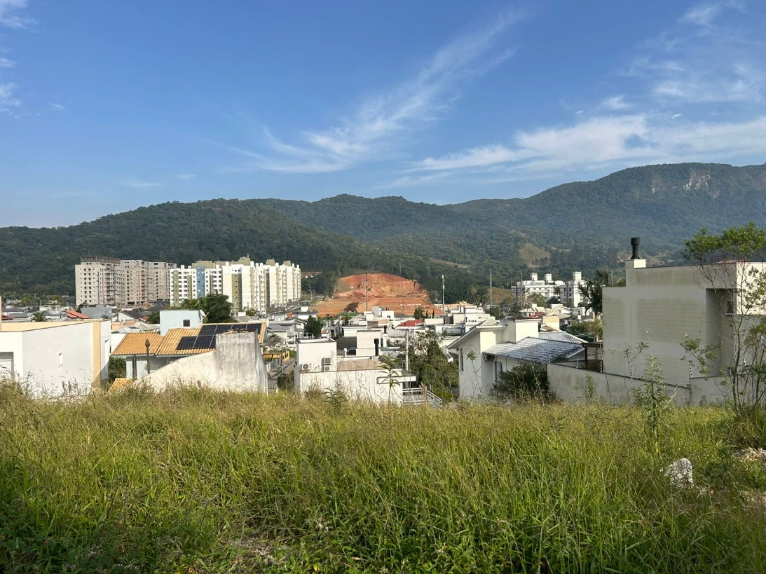 Terreno em Pedra Branca, Palhoça. 0 quartos, 0m². Imagem 1 de 2