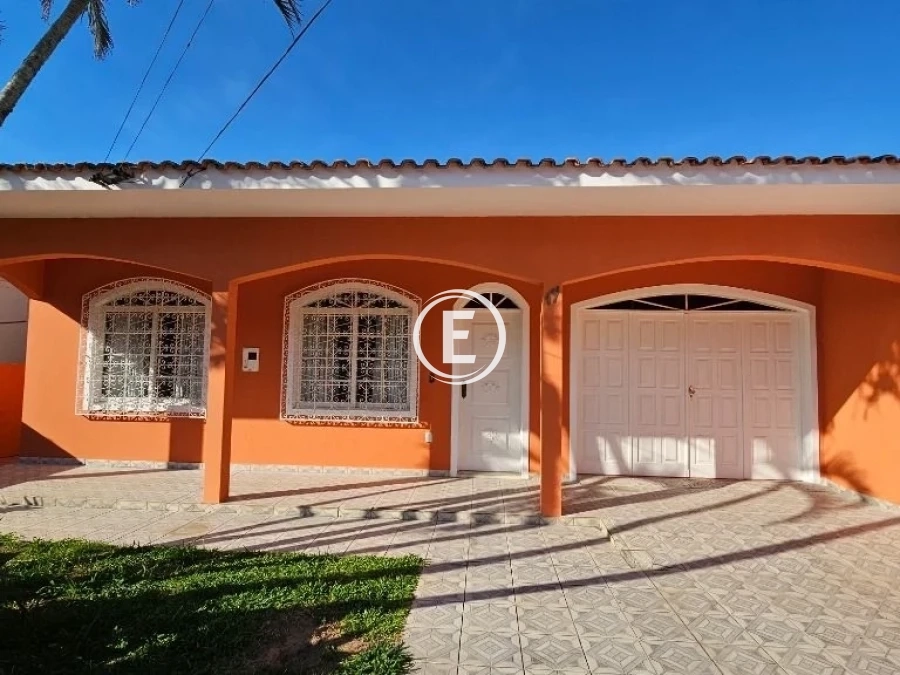 Casa em Ponta de Baixo, São José. 3 quartos, 193m². Imagem 1 de 27