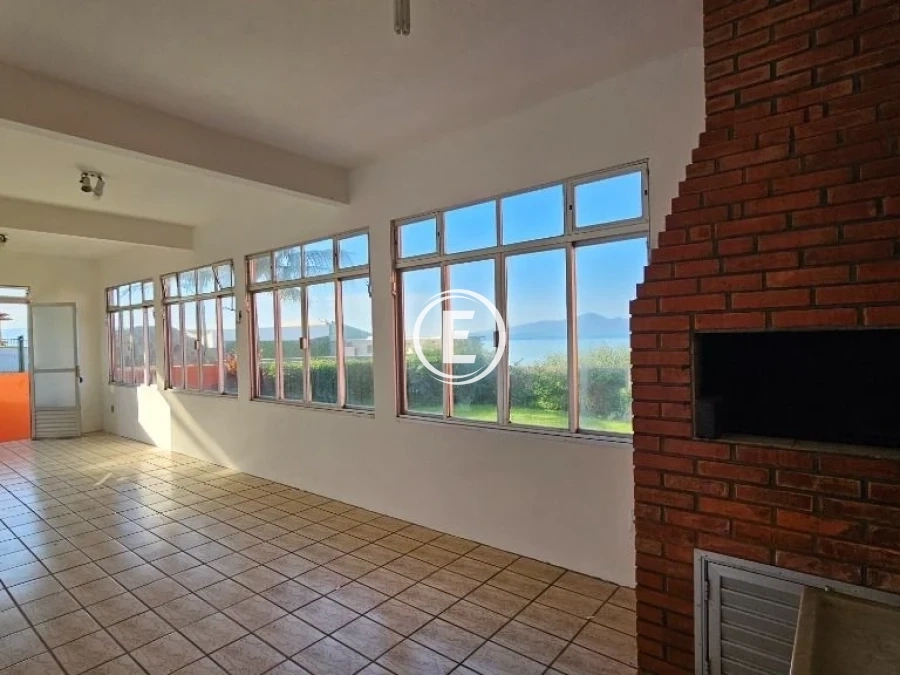 Casa em Ponta de Baixo, São José. 3 quartos, 193m². Imagem 17 de 27