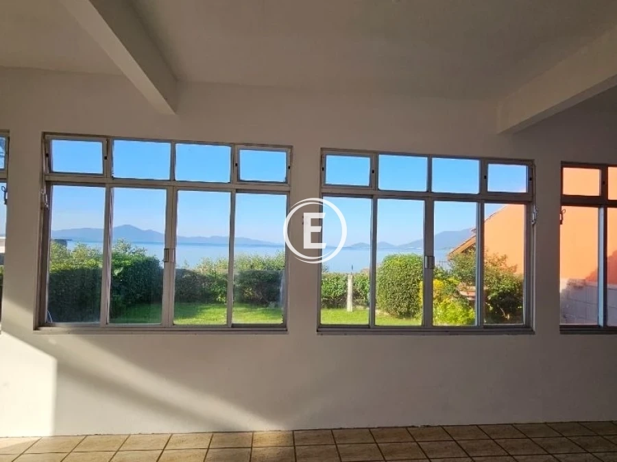 Casa em Ponta de Baixo, São José. 3 quartos, 193m². Imagem 18 de 27