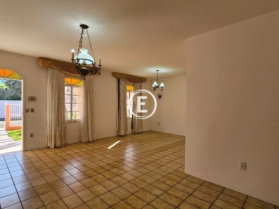 Casa em Ponta de Baixo, São José. 3 quartos, 193m². Imagem 2 de 27