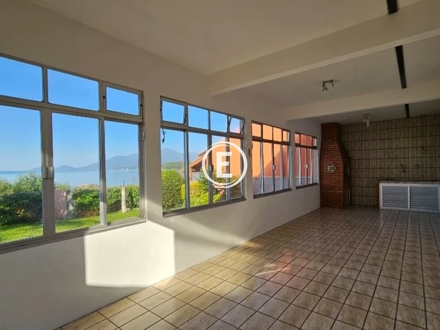 Casa em Ponta de Baixo, São José. 3 quartos, 193m². Imagem 19 de 27
