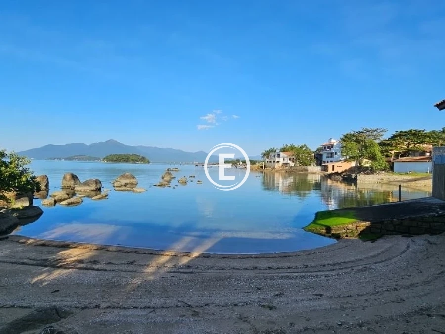 Casa em Ponta de Baixo, São José. 3 quartos, 193m². Imagem 25 de 27