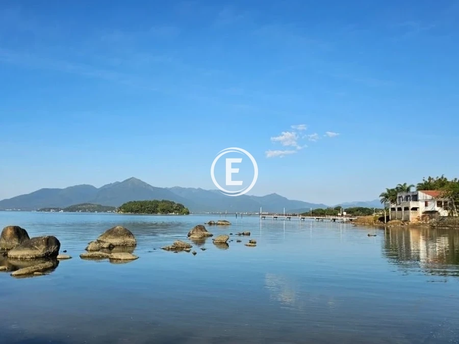 Casa em Ponta de Baixo, São José. 3 quartos, 193m². Imagem 26 de 27
