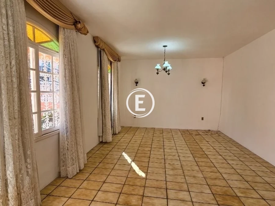 Casa em Ponta de Baixo, São José. 3 quartos, 193m². Imagem 4 de 27