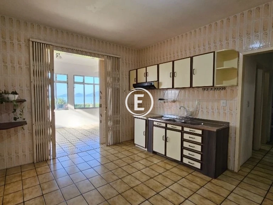 Casa em Ponta de Baixo, São José. 3 quartos, 193m². Imagem 7 de 27