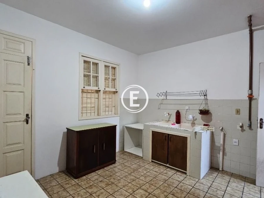 Casa em Ponta de Baixo, São José. 3 quartos, 193m². Imagem 8 de 27